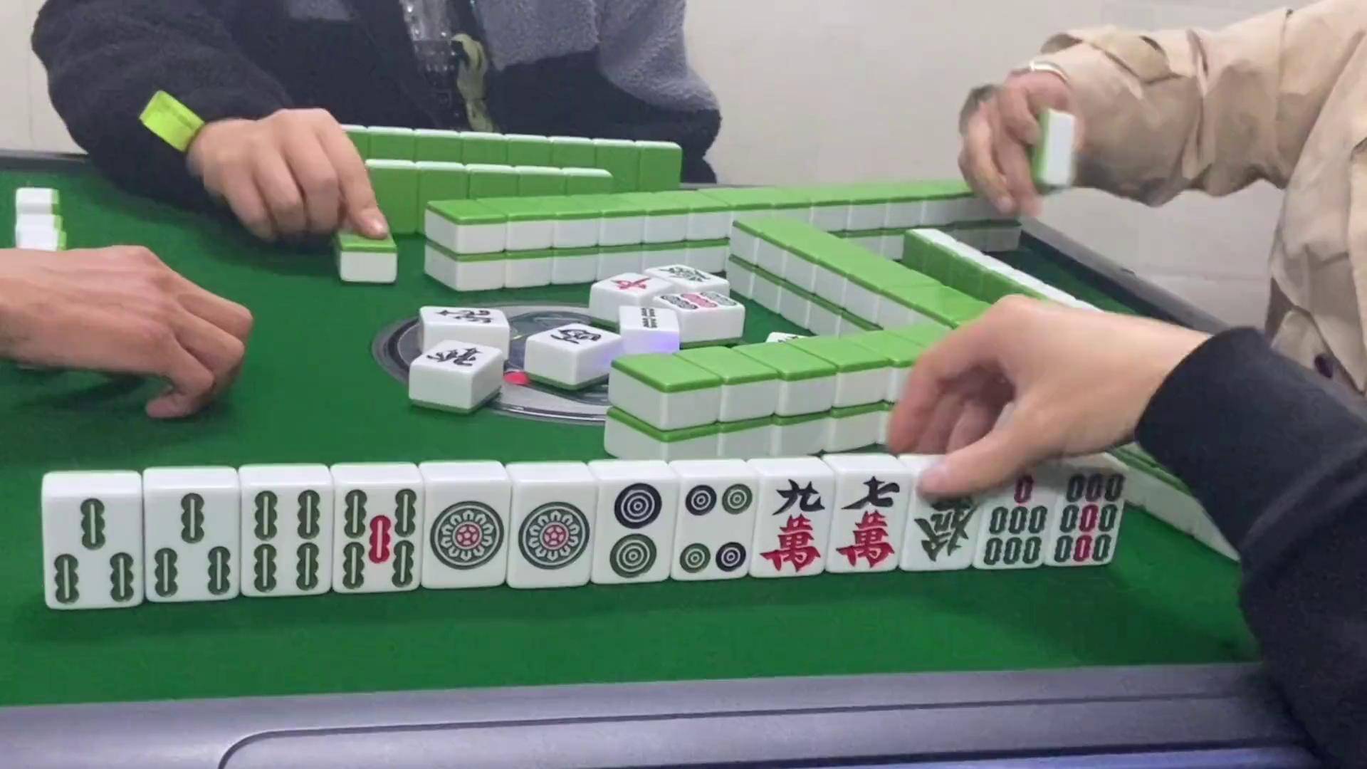 一分钟揭秘！白金岛麻将其实是有挂的(其实真的确实有挂)