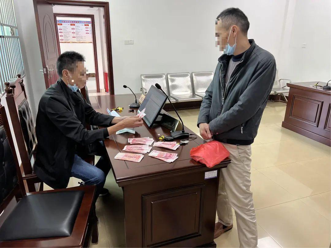 打麻将情绪挂脸上（打麻将激动）