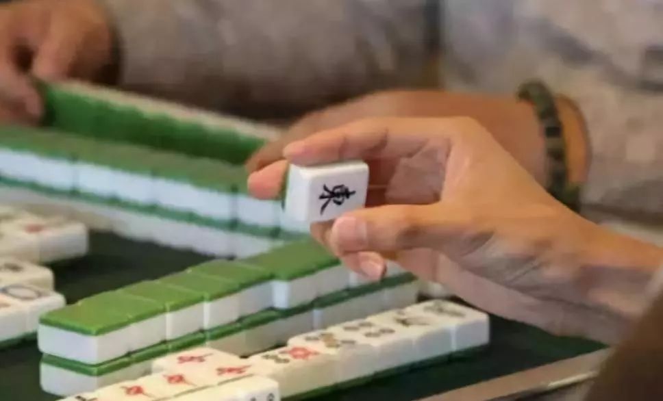 开挂神器打麻将违法吗（打牌开挂神器安装）