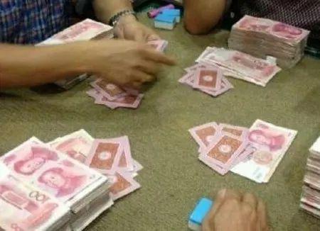 分享决窍“普通扑克炸金花作弊出老千技巧-—详细解说+新浪科技
