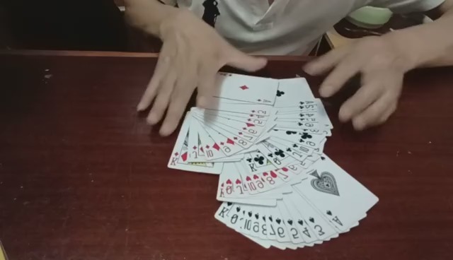 玩家必备教程普通扑克牌4张对子出老千技巧教学视频“推荐1个购买渠道
