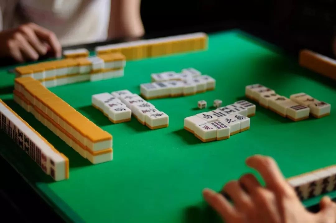 棋牌挂由哪些组成的（棋牌挂由哪些组成的牌子）