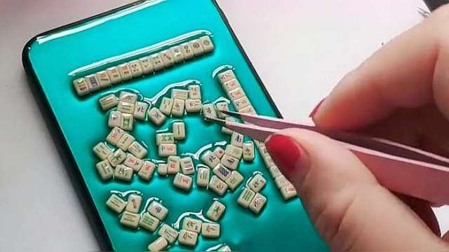 麻将牌手机挂链子怎么挂（麻将牌手机挂链子怎么挂视频）