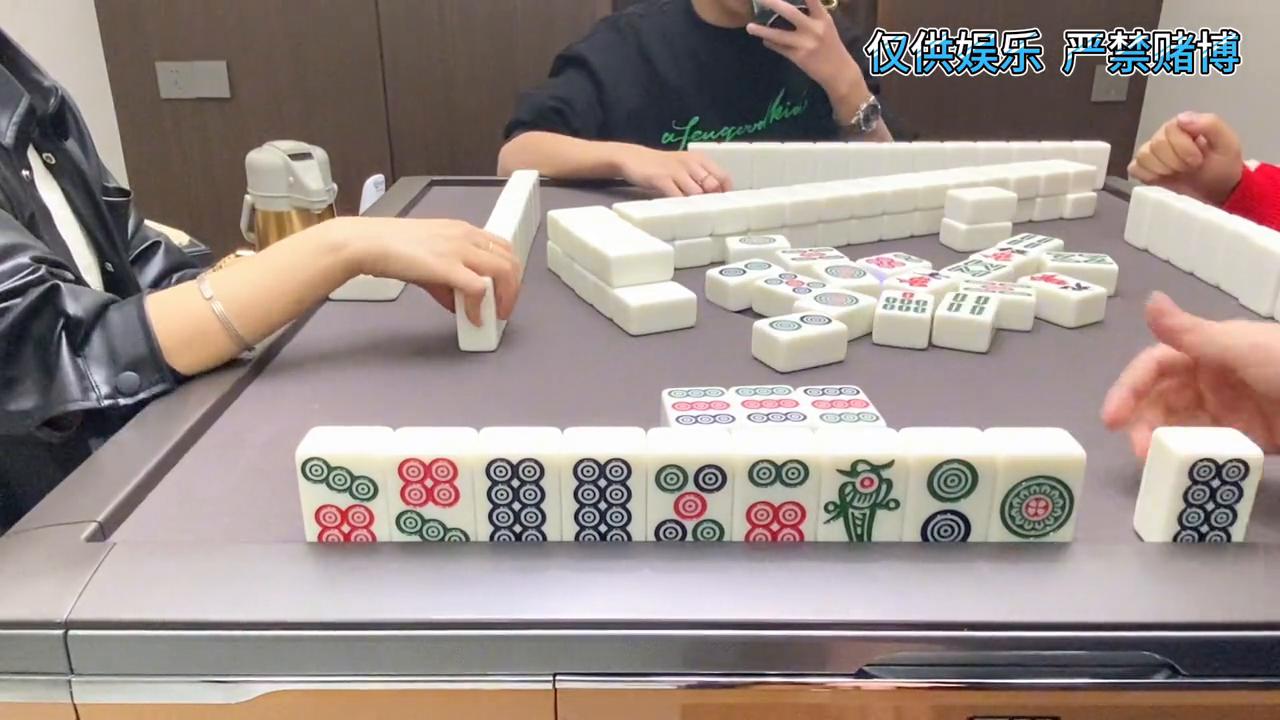 血战麻将能开挂吗（血战麻将万能开挂神器）