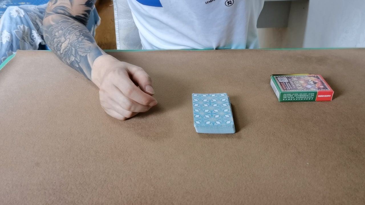 一分钟教你“牌技三公开船洗牌作弊手法一《我来教教你怎么赢 》