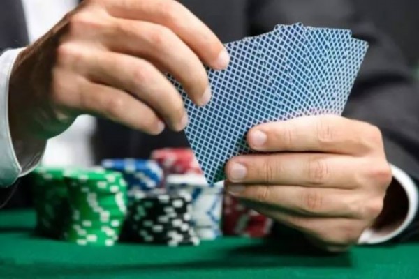 玩家必备教程打扑克三公简单出老千方法—详细解说+新浪科技