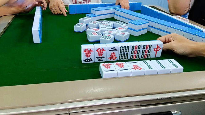 我来教教大家“微信红中麻将开挂起手好牌—真实可以装挂