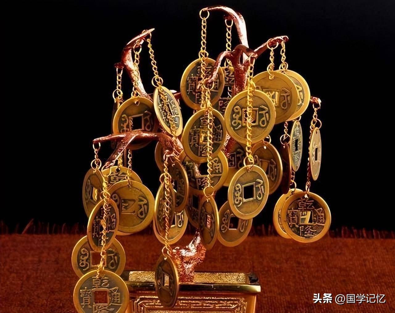 过年摇钱树上挂多少钱（摇钱树上的铜钱挂几个好）