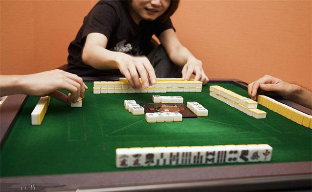 打麻将挂八张直播（打麻将挂八张直播可以吗）