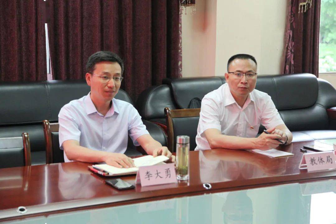 给大家爆料一下新又实用普通扑克牌自动报点器一《我来教教你怎么赢 》