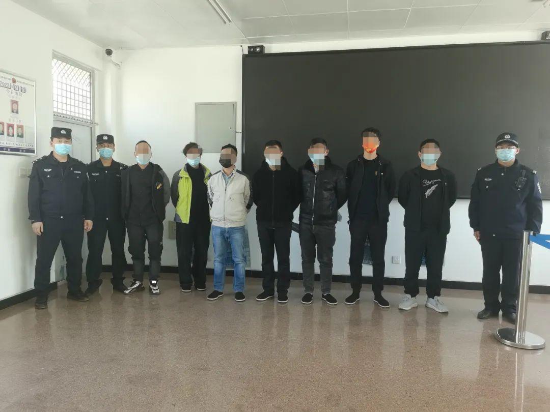 教程辅助“叫你炸金花出老千技巧《详细教程 新浪科技》