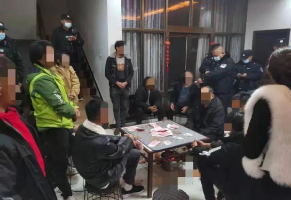 分享决窍“斗牛先进的扑克牌仪器多少钱—详细解说+新浪科技